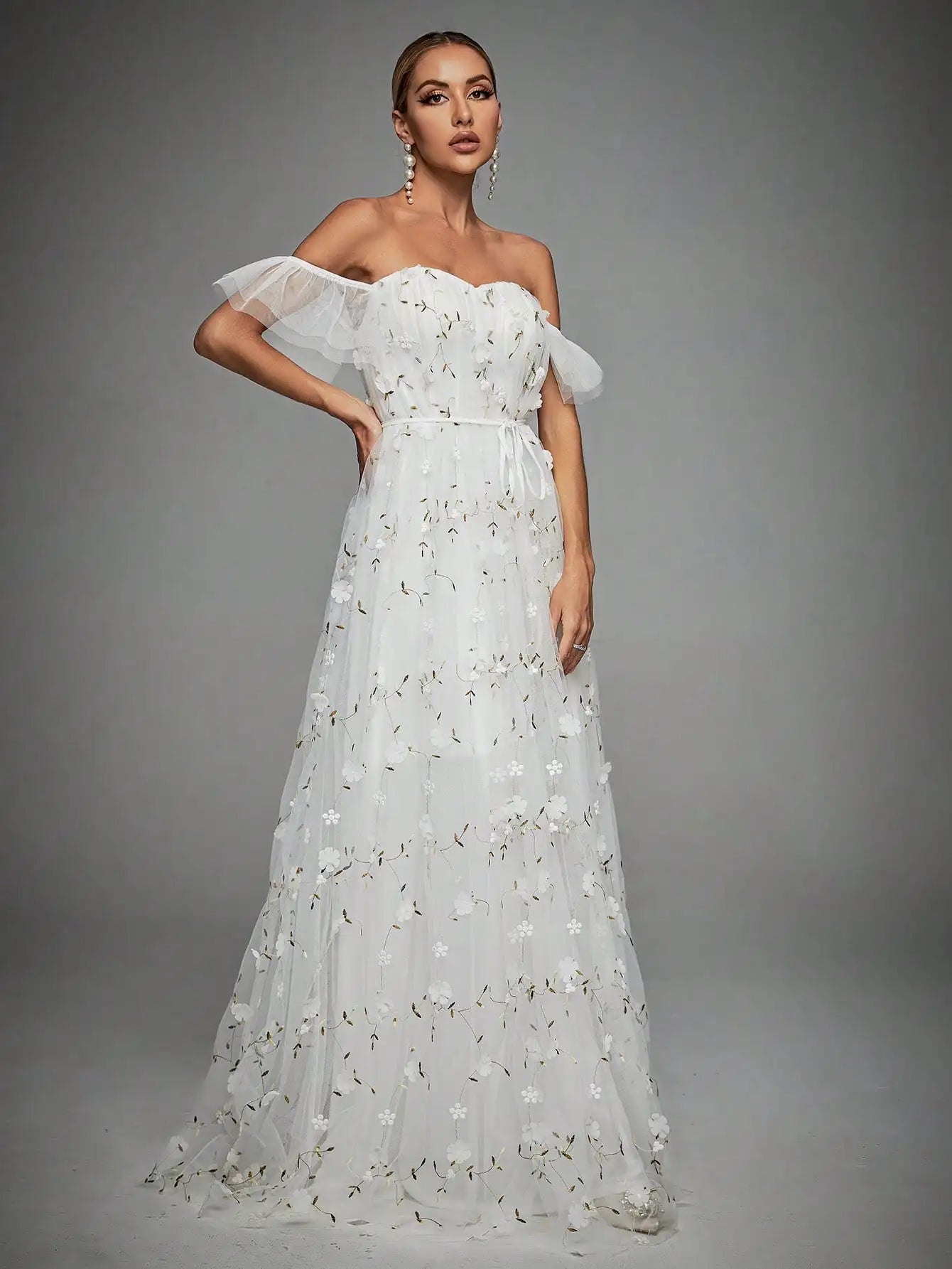 Line collar three-dimensional embroidery lace dress