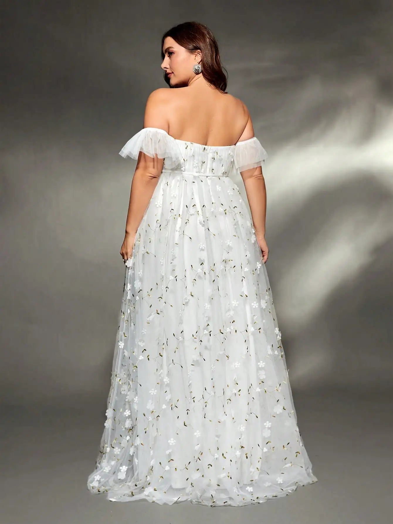Plus size embroidered retraction mesh big swing Evening gown