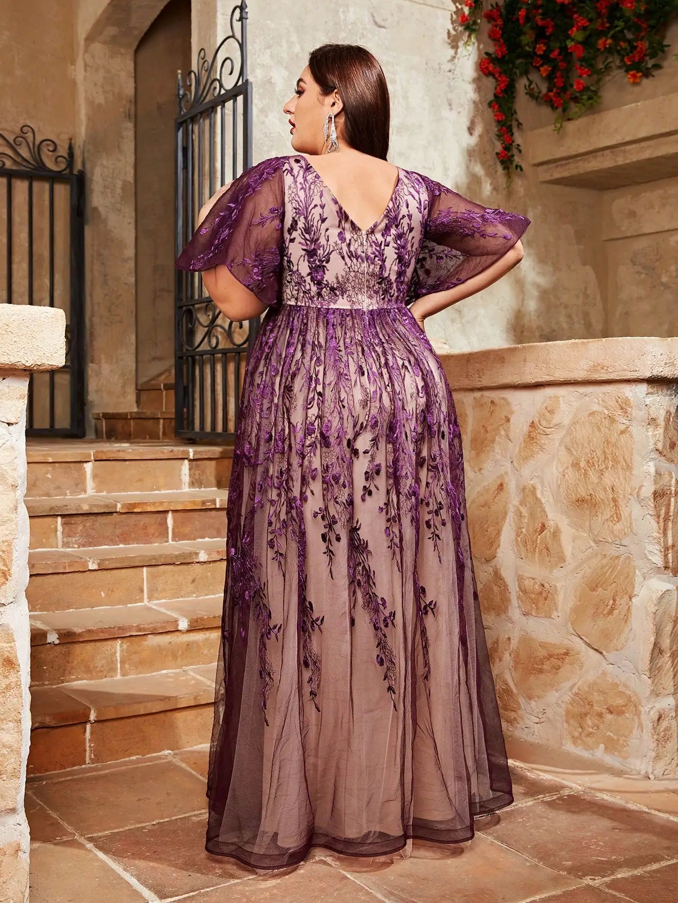 Plus size V-neck embroidered lace large trumpet sleeve Party dress