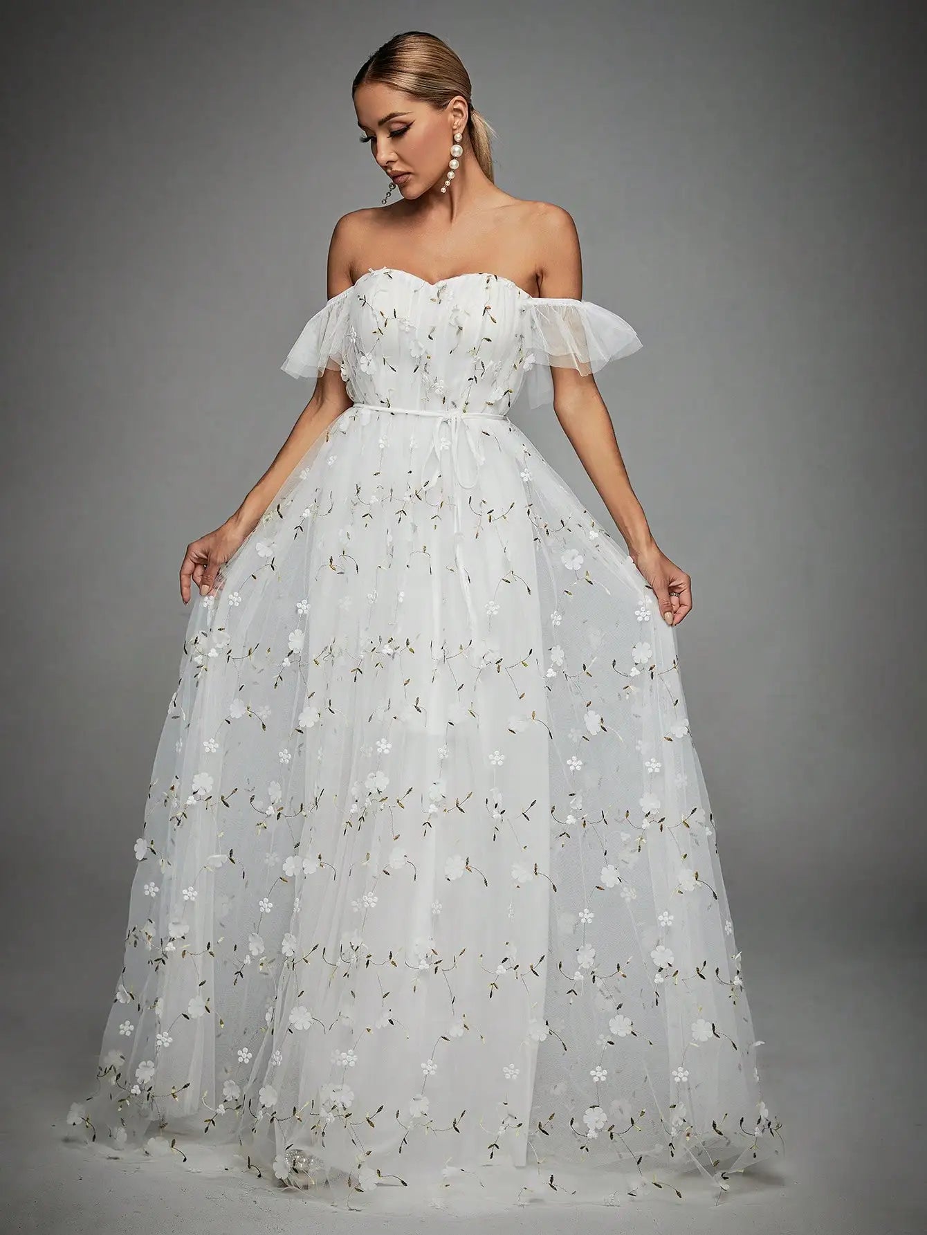 Line collar three-dimensional embroidery lace dress