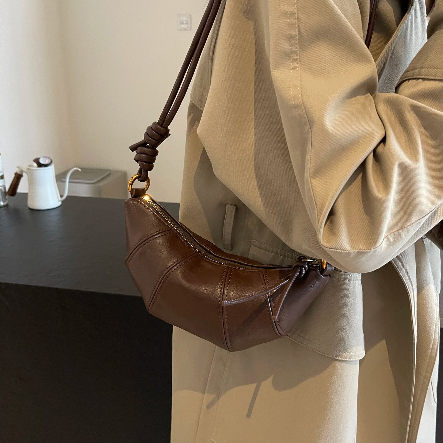 Delicate texture small dumpling messenger bag