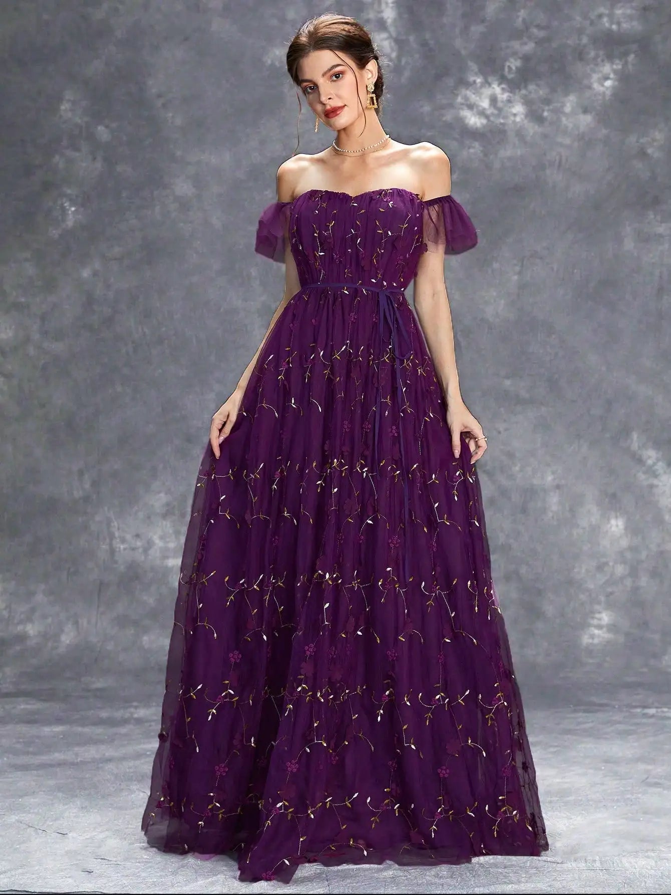 Line collar three-dimensional embroidery lace dress