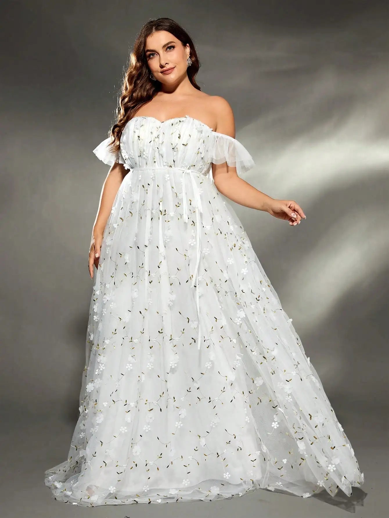 Plus size embroidered retraction mesh big swing Evening gown
