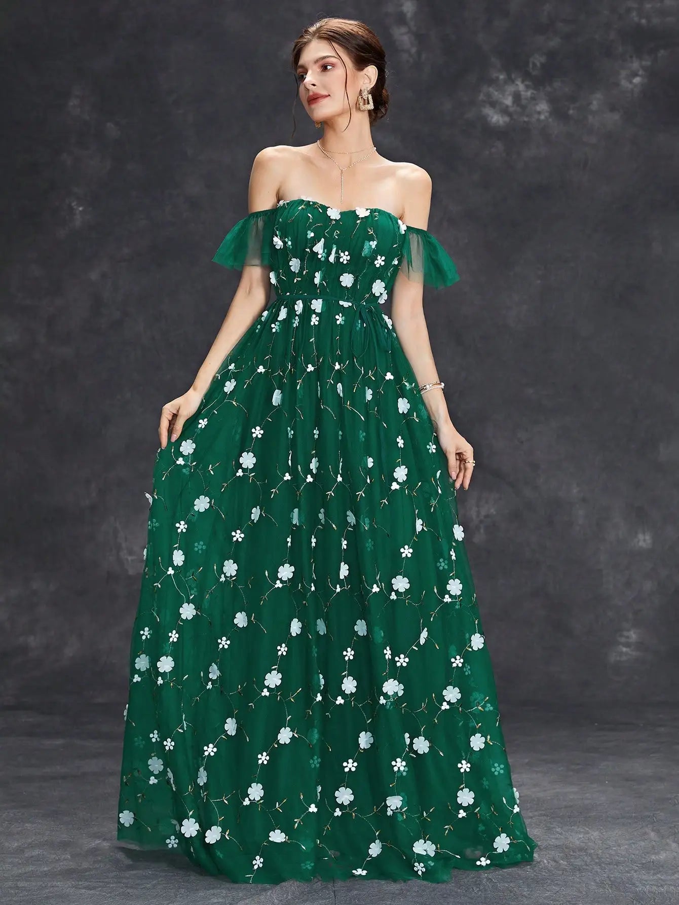 Line collar three-dimensional embroidery lace dress