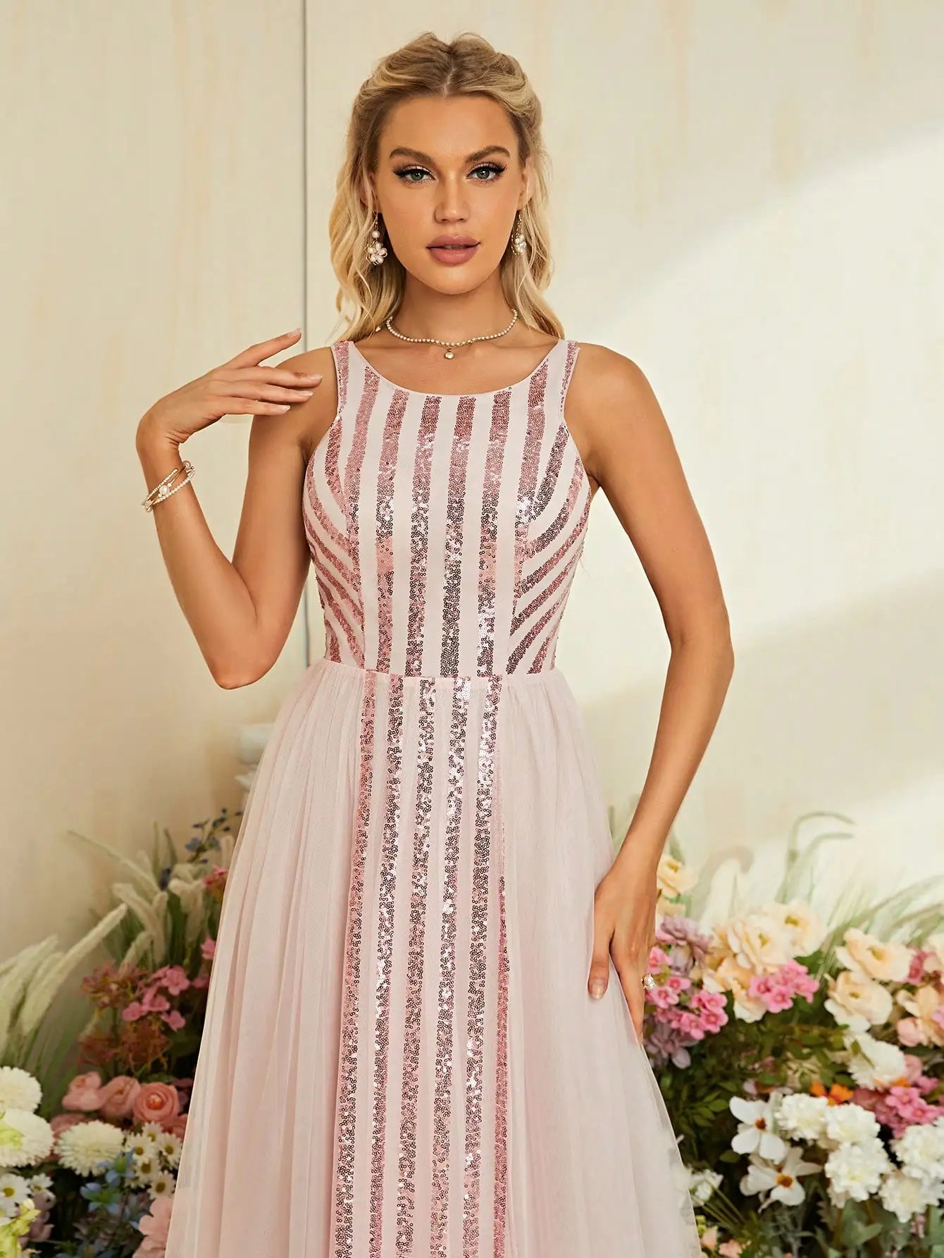 Sequin patchwork mesh back Strap A full skirt Evening gown