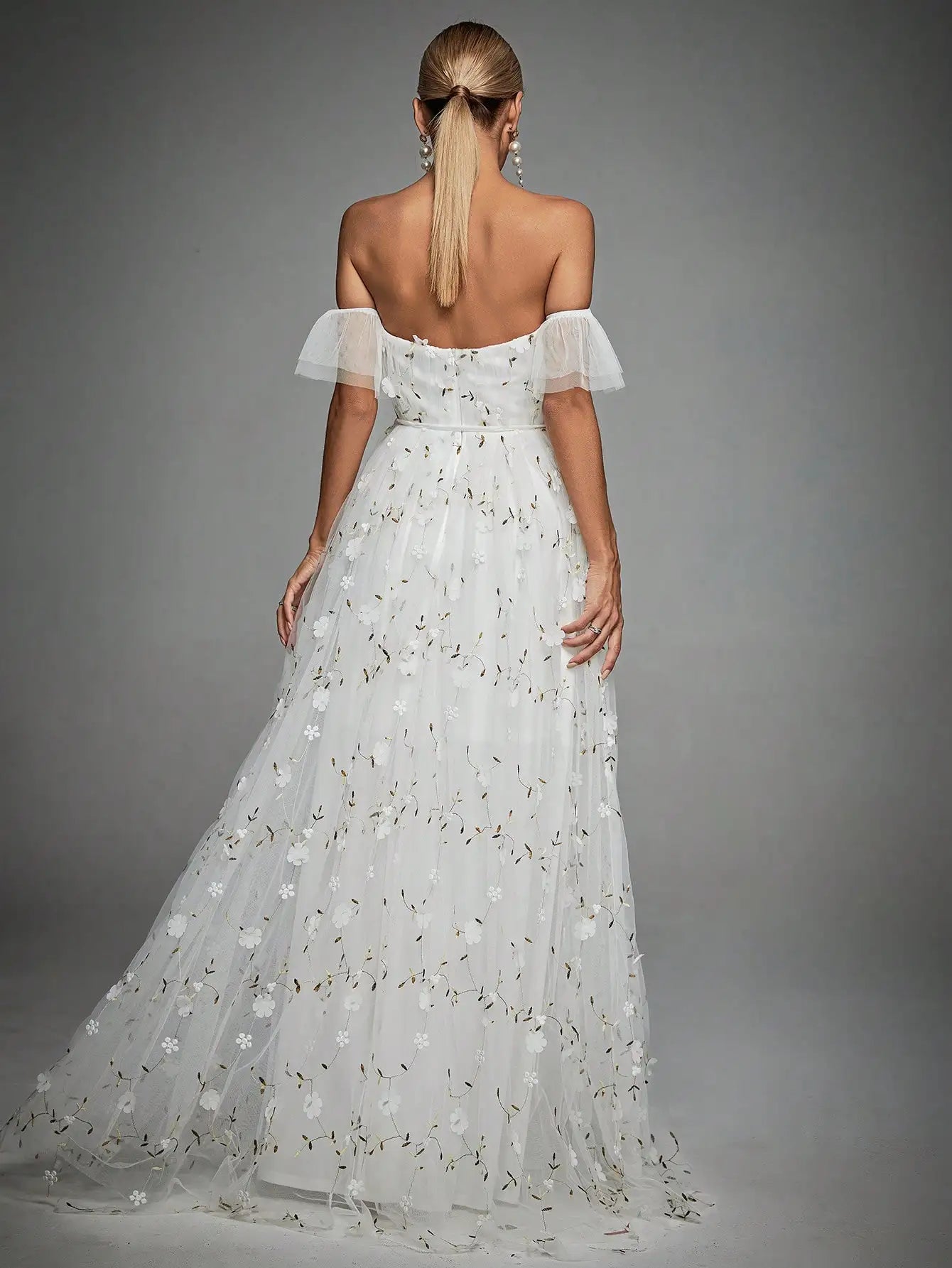 Line collar three-dimensional embroidery lace dress