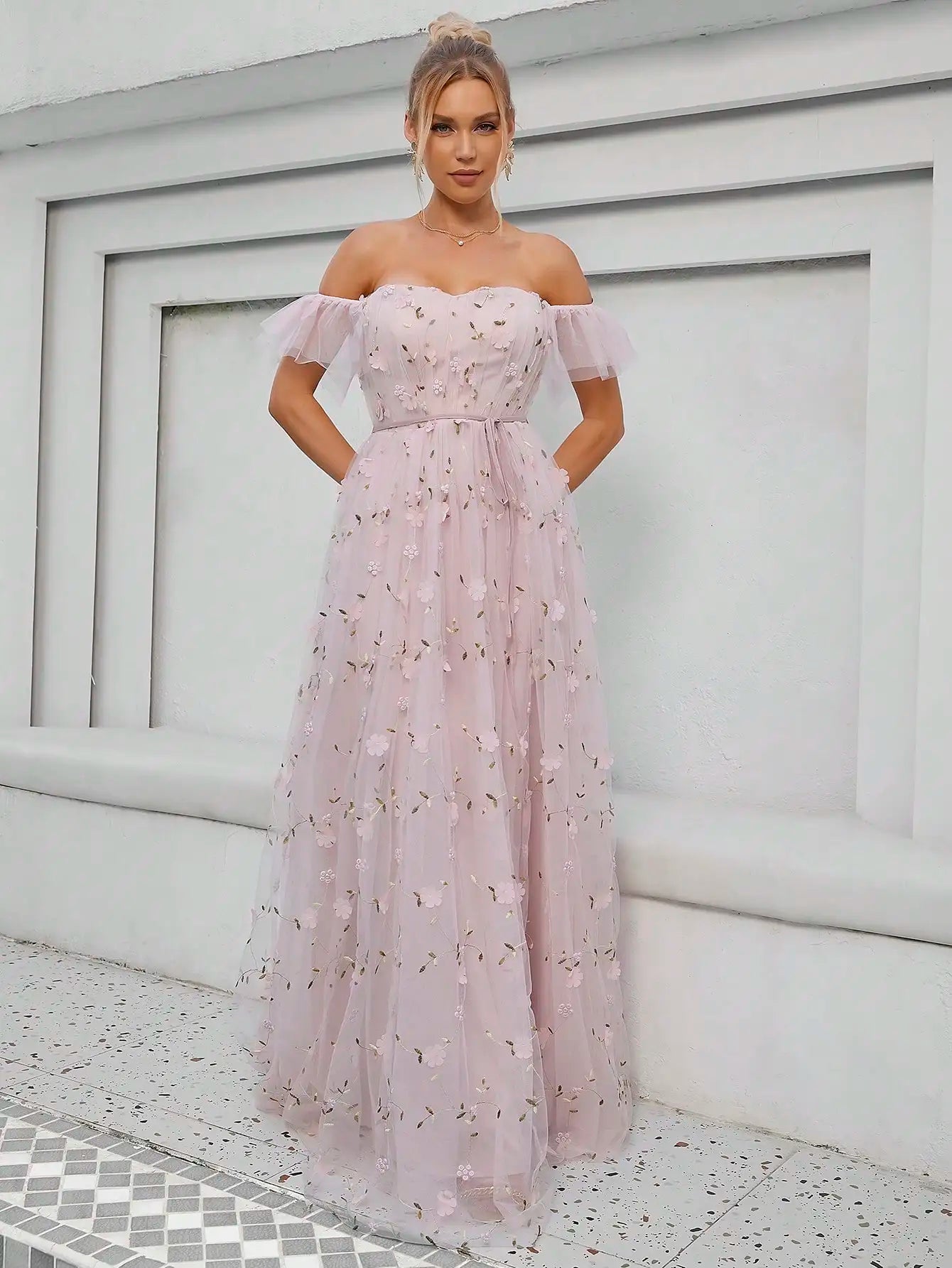 Line collar three-dimensional embroidery lace dress